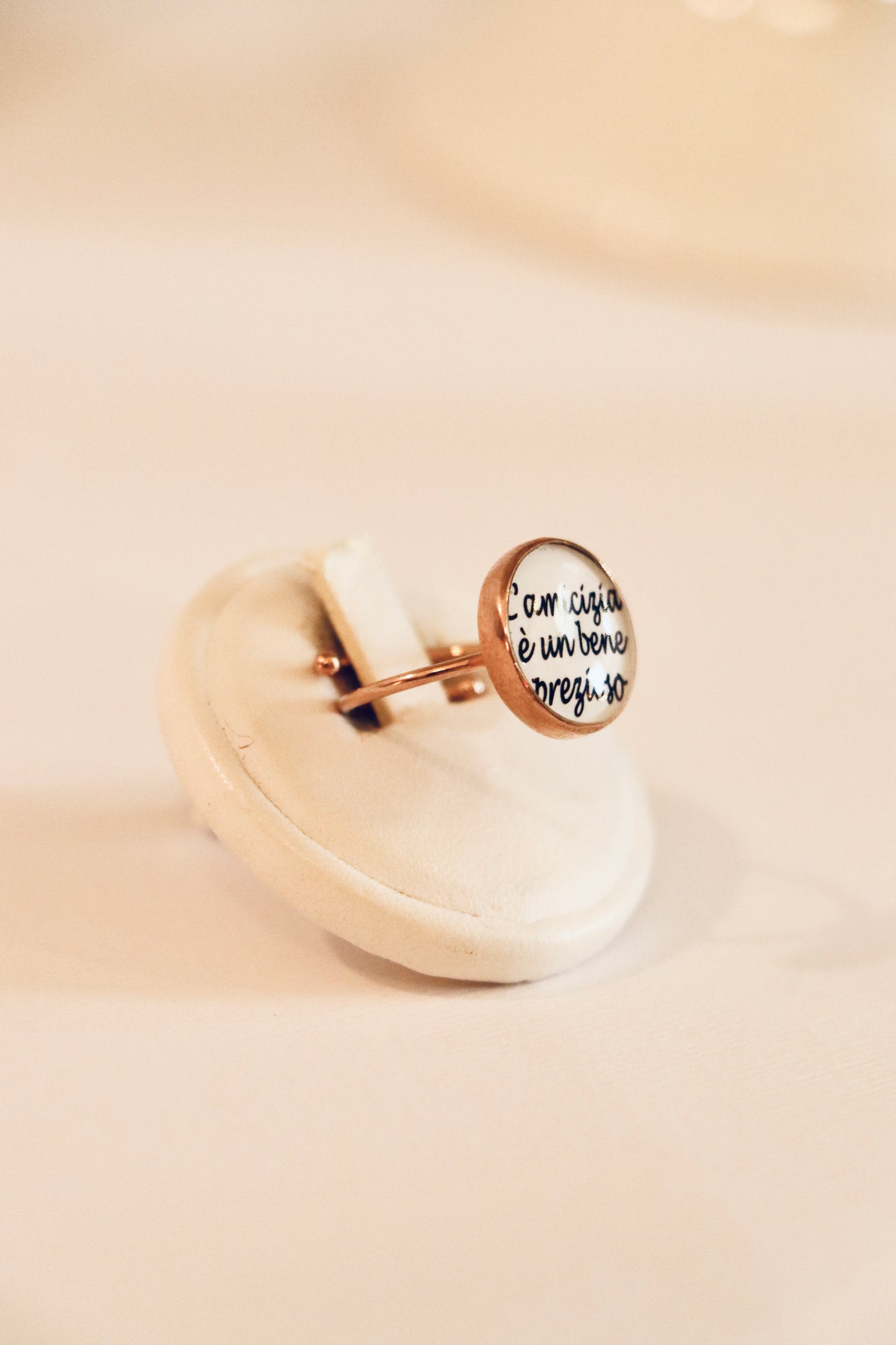 Anello "L'amicizia è un bene prezioso" – 20 Celesti