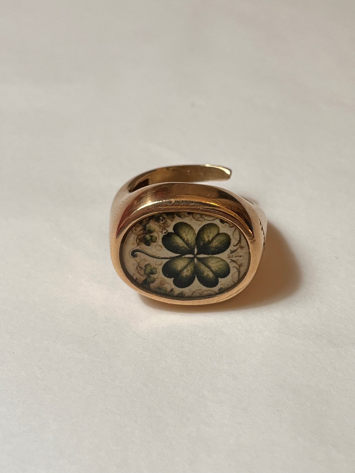Anello Chevalier Ovale Quadrifoglio