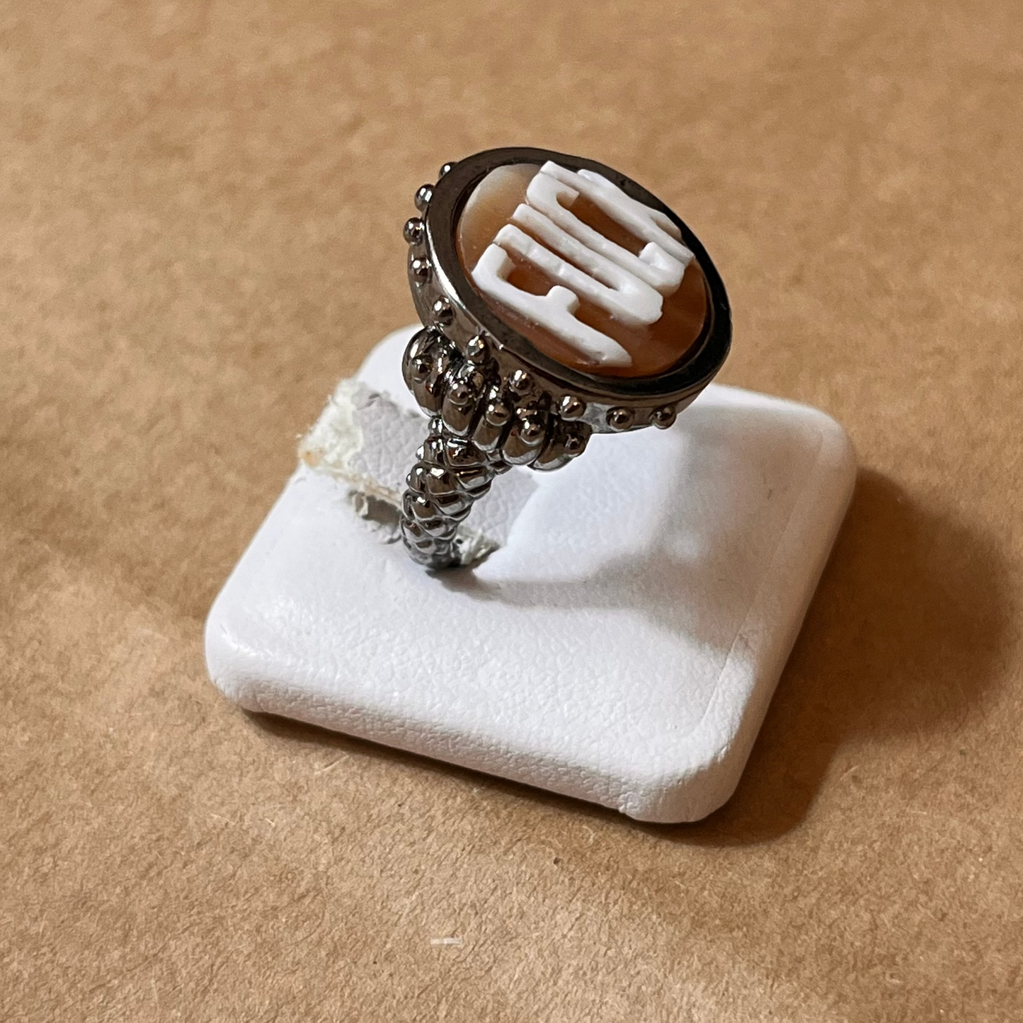 Anello cammeo "FUCK"